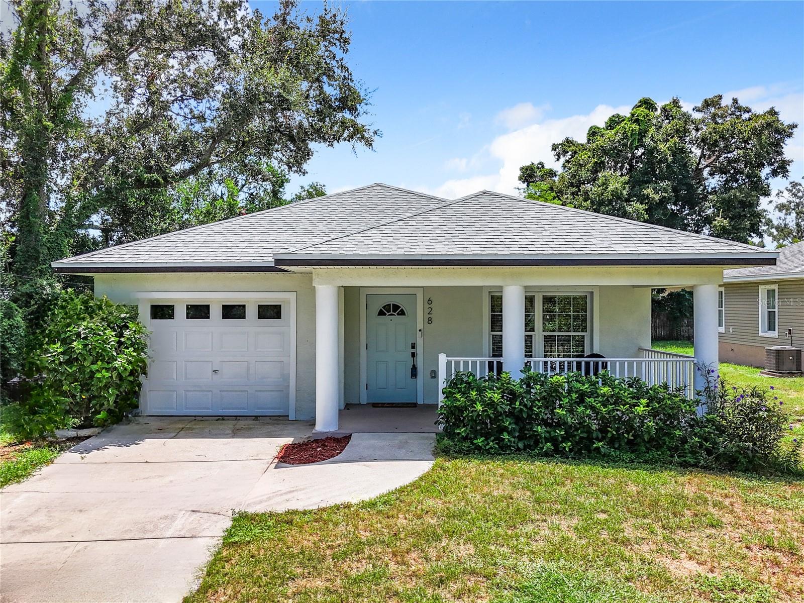 Welcome to 628 E Center Street in Tarpon Springs!