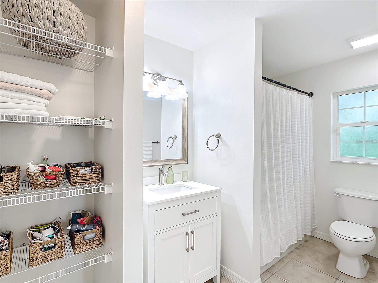 2nd Full Bathroom w/Linen Closet