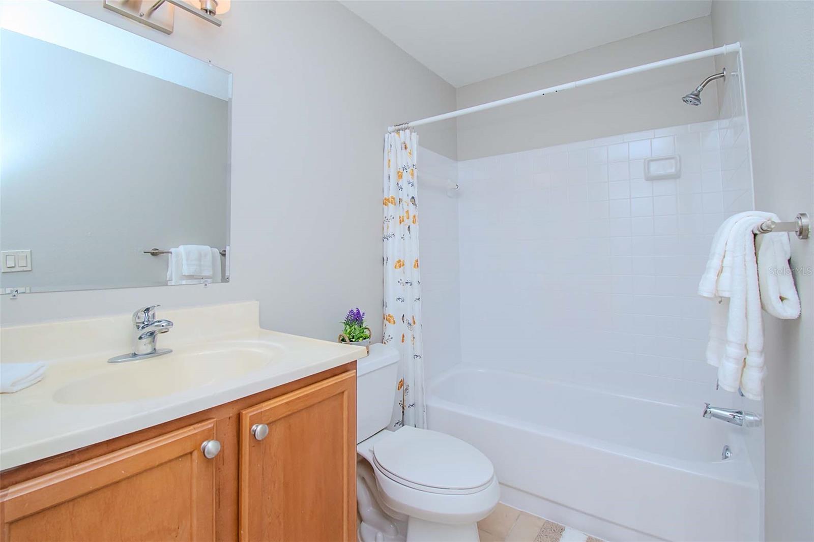 2nd Full Bathroom w/ Linen Closet