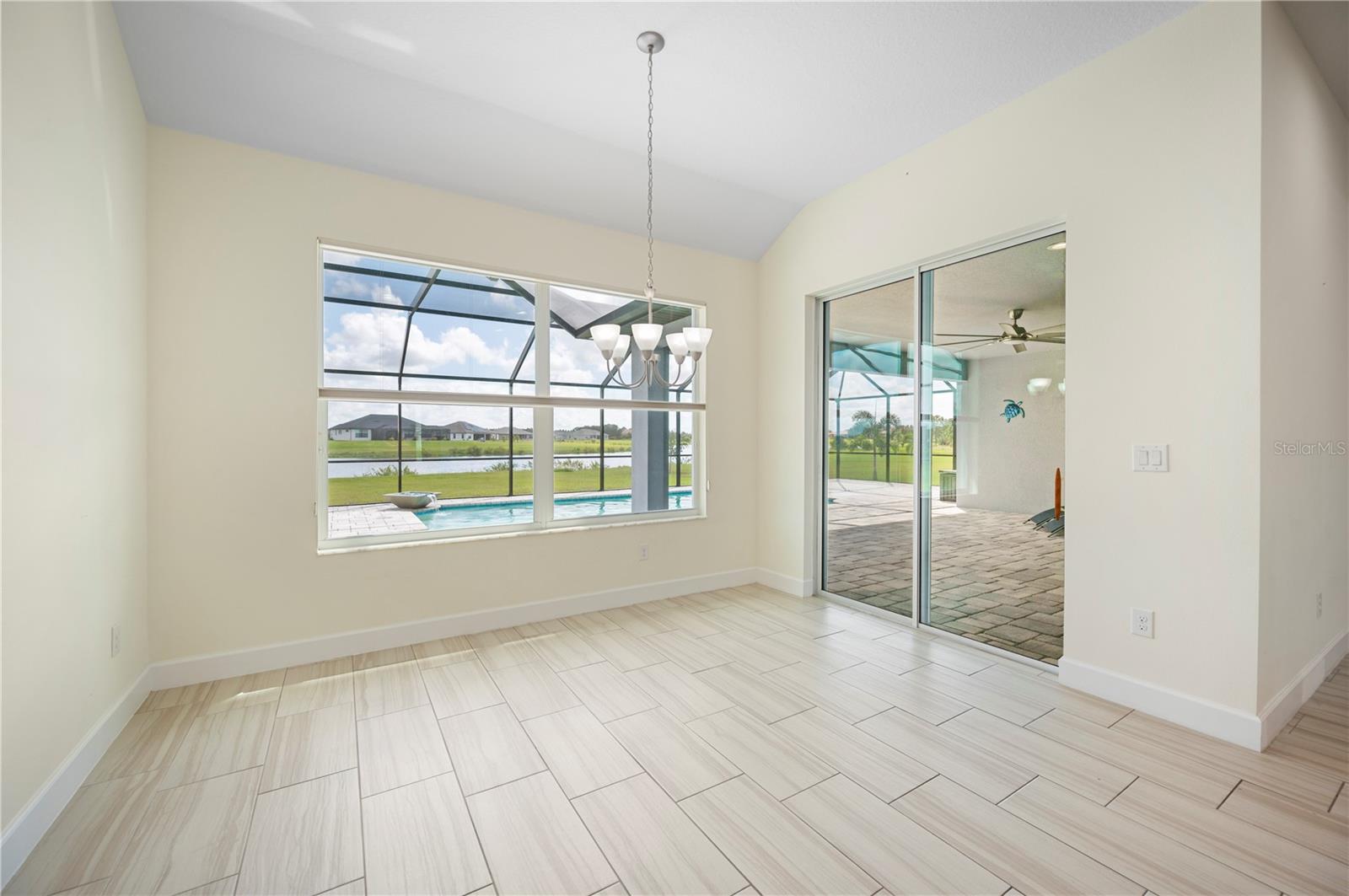 Breakfast nook with lanai access