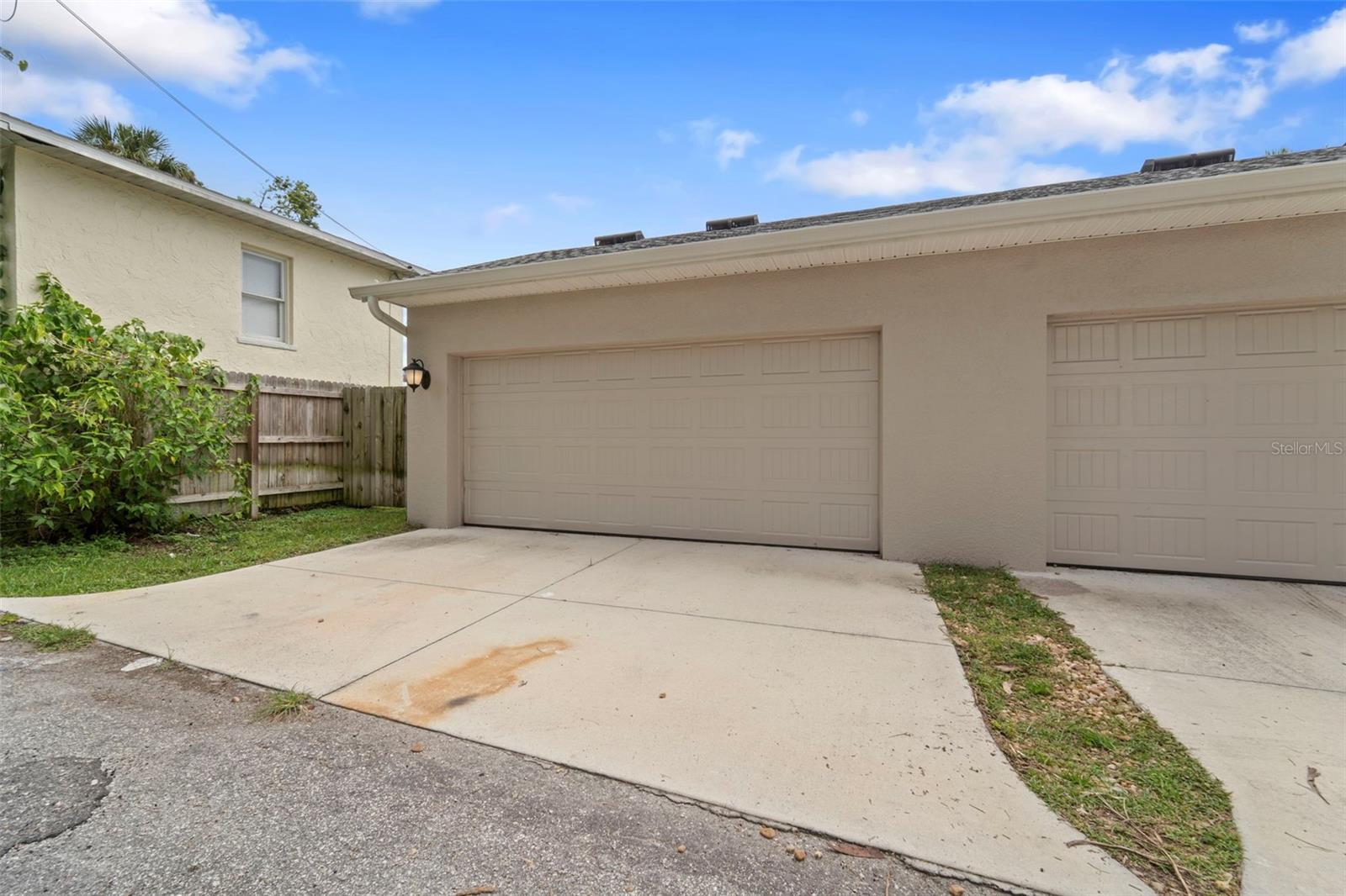 2-Car Garage Private Alley access