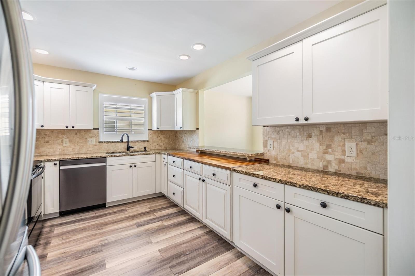 Kitchen with Lots of Counter Space!