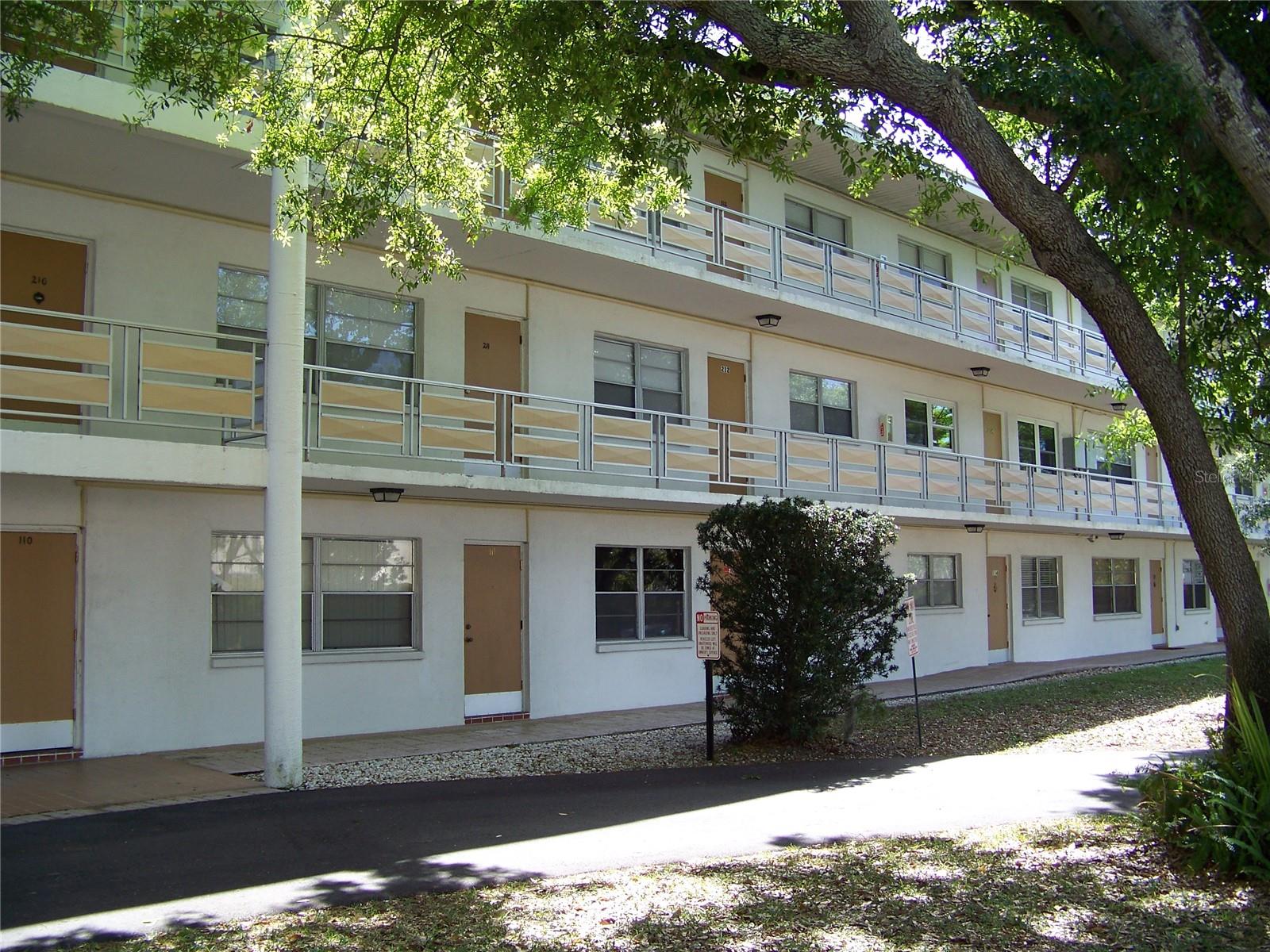 2nd floor 1 bedroom, 1 bath condo - close to beach, shopping, schools, medical facilities & the coming soon Largo City