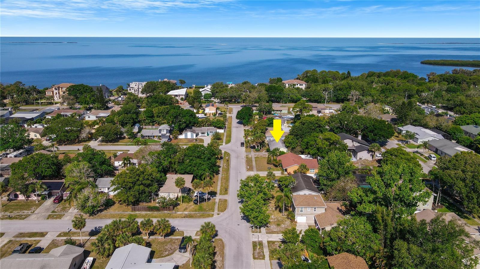 Close proximity to the water and Downtown Tarpon Springs + the Sponge Docks!