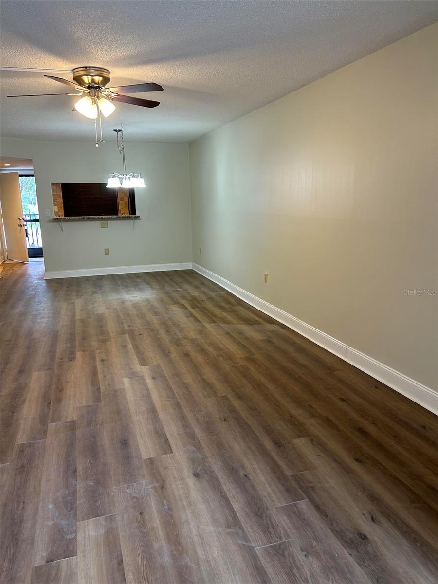 Large great room with space for dining bar stools