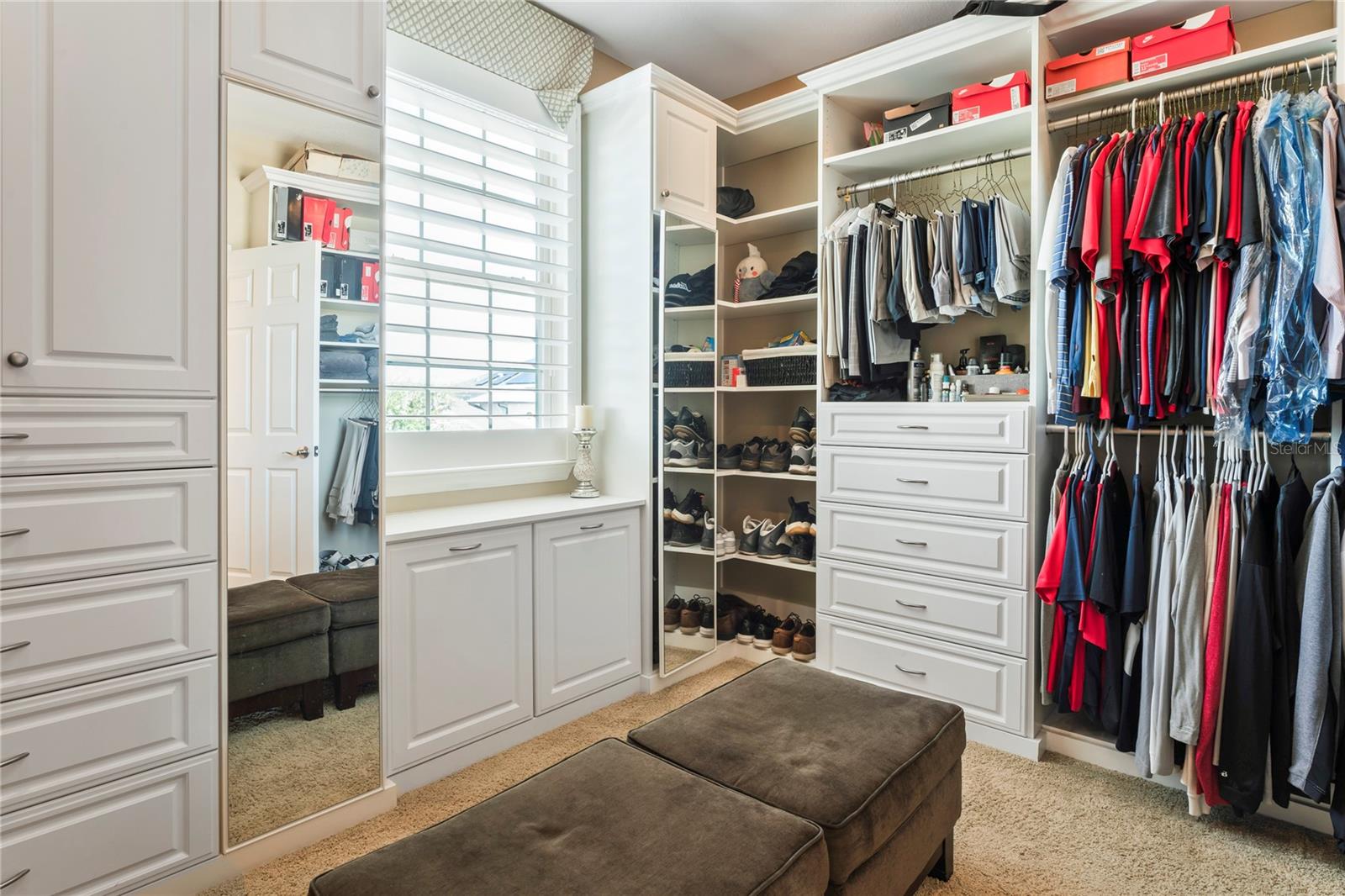 MASTER WALK IN CLOSET