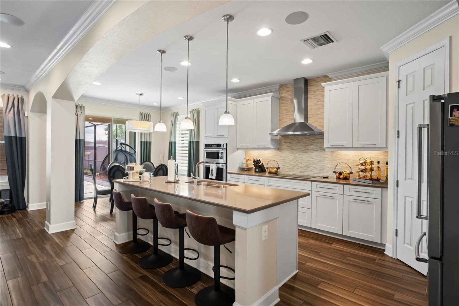 BAR IN KITCHEN