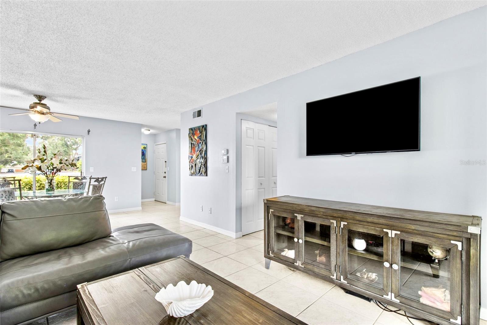 Living / Dining area w Interior laindry closet just outside bathroom.