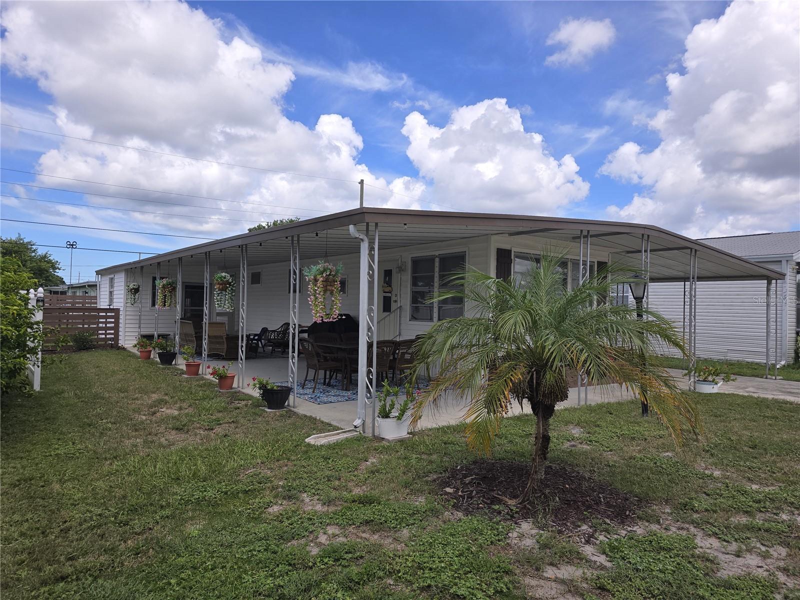 Covered side porch