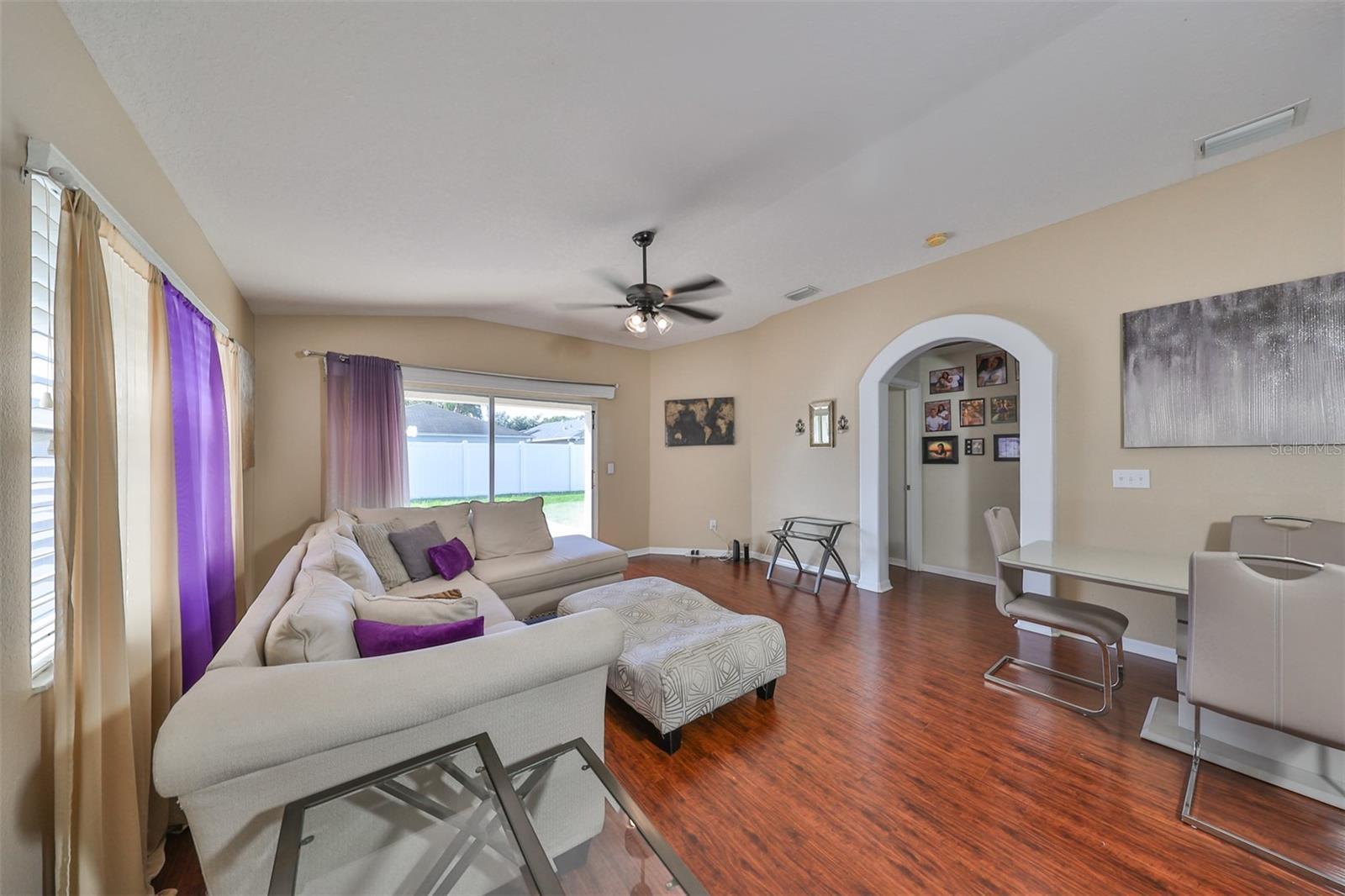 Living Room/ Dinning Room Combo