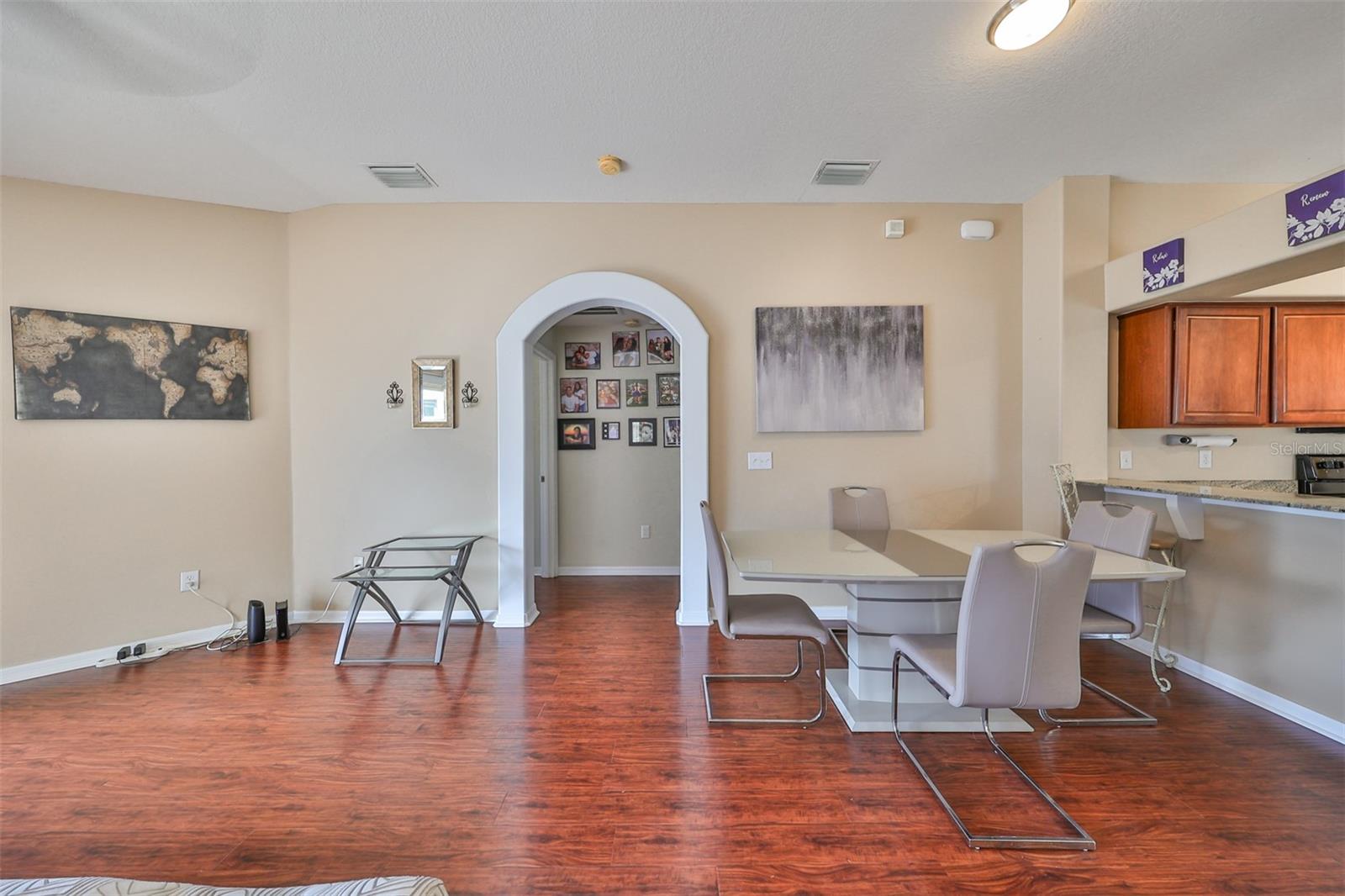 Living Room/ Dinning Room Combo