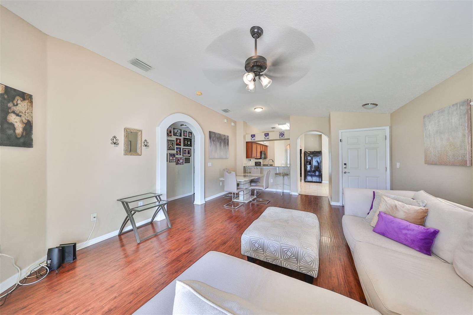 Living Room/ Dinning Room Combo