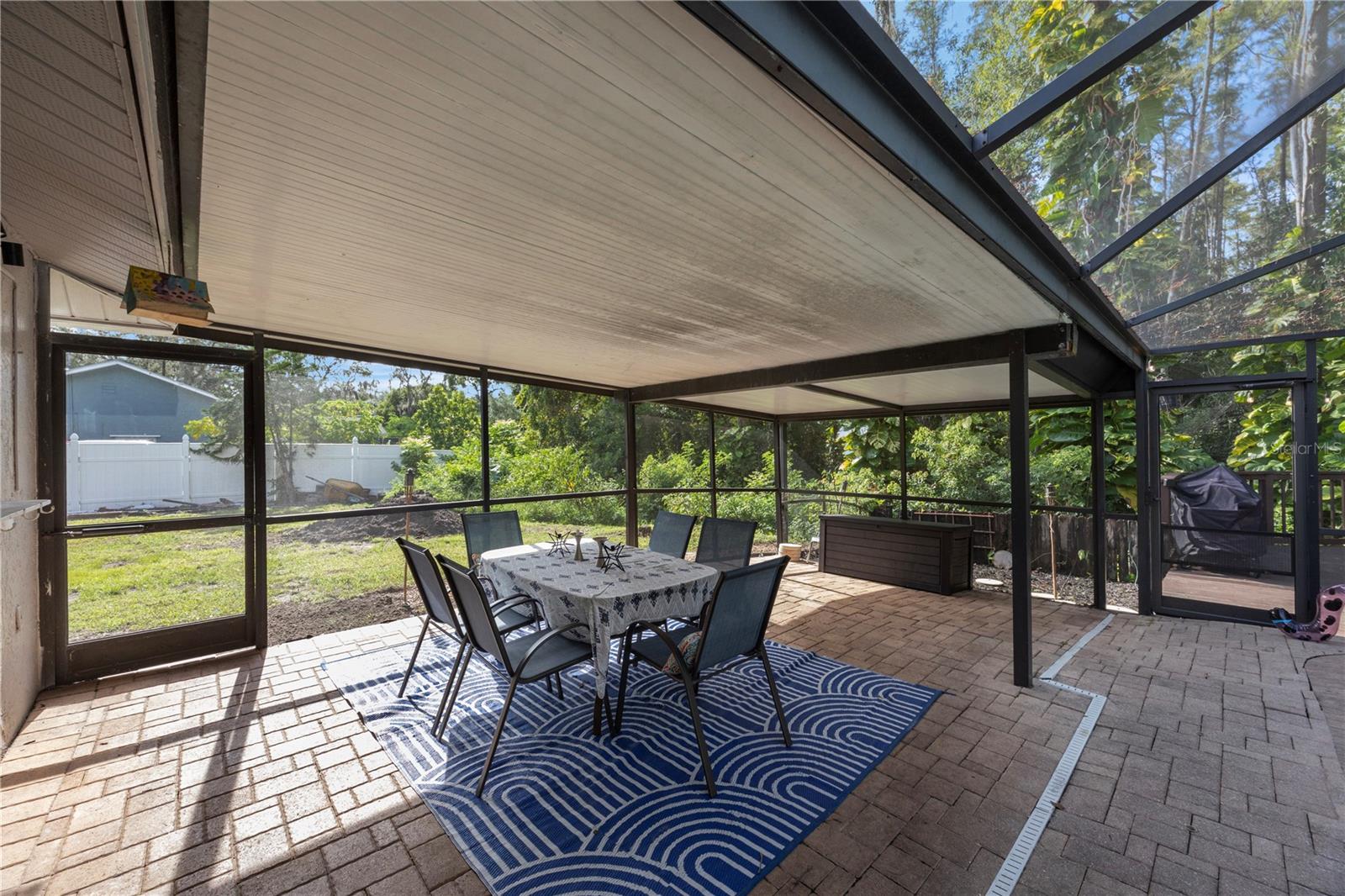 ADDITIONAL  EATING AREA WITH COVERED SPACE