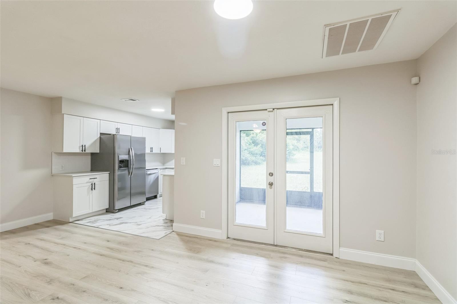 Entrance to Screened Porch