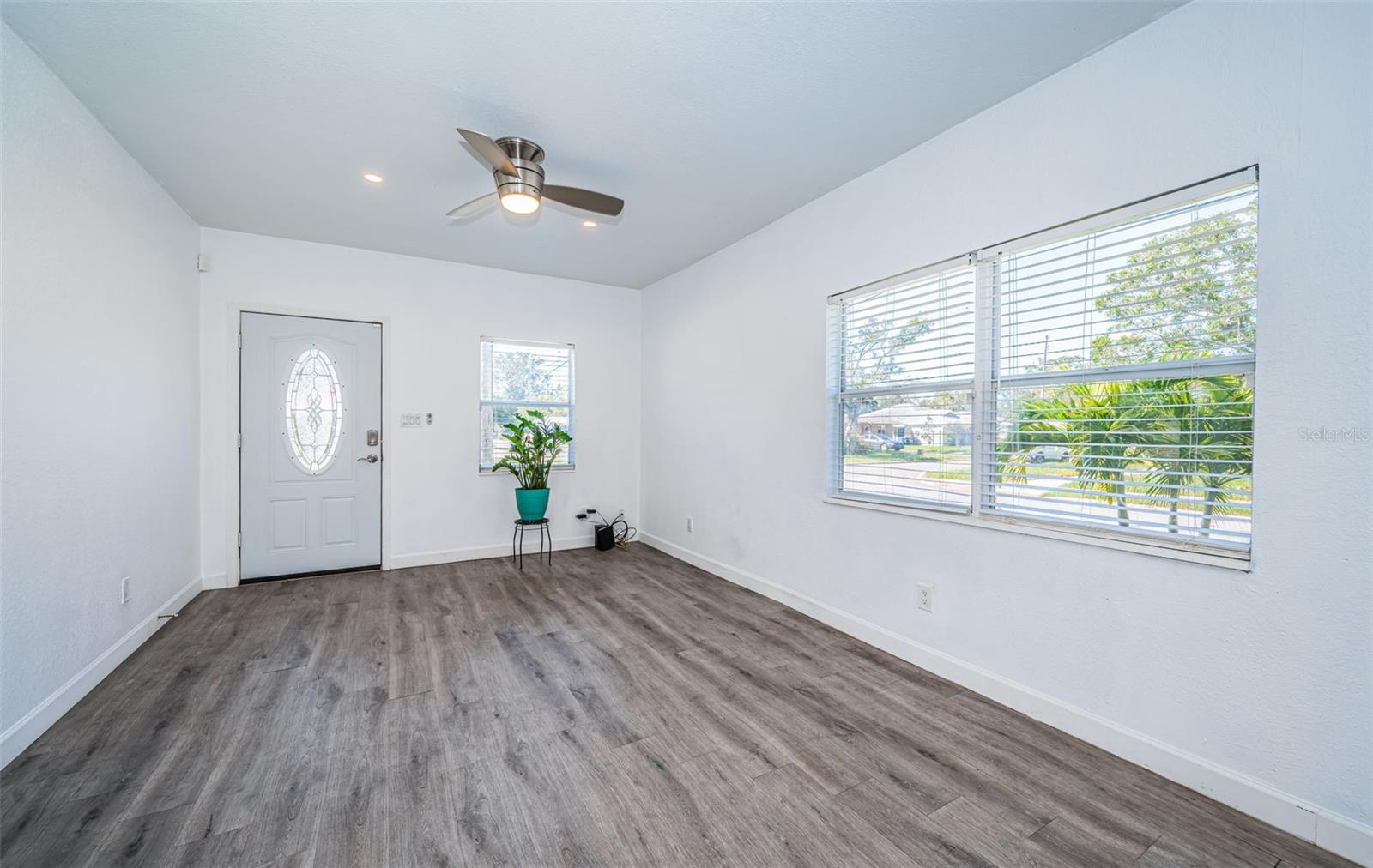 Living Room/Front Entry