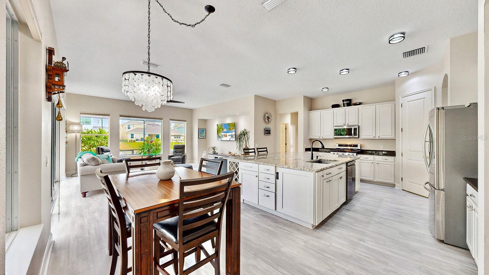 Kitchen Dining Area