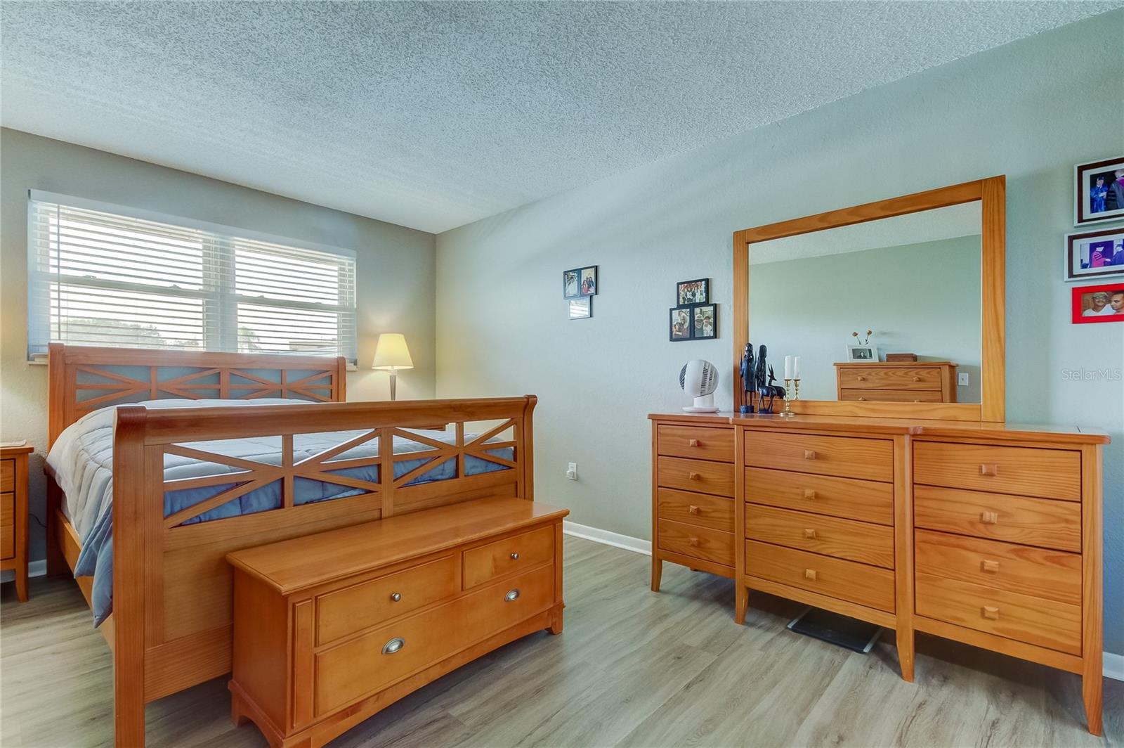 Primary bedroom w/Ensuite Bath