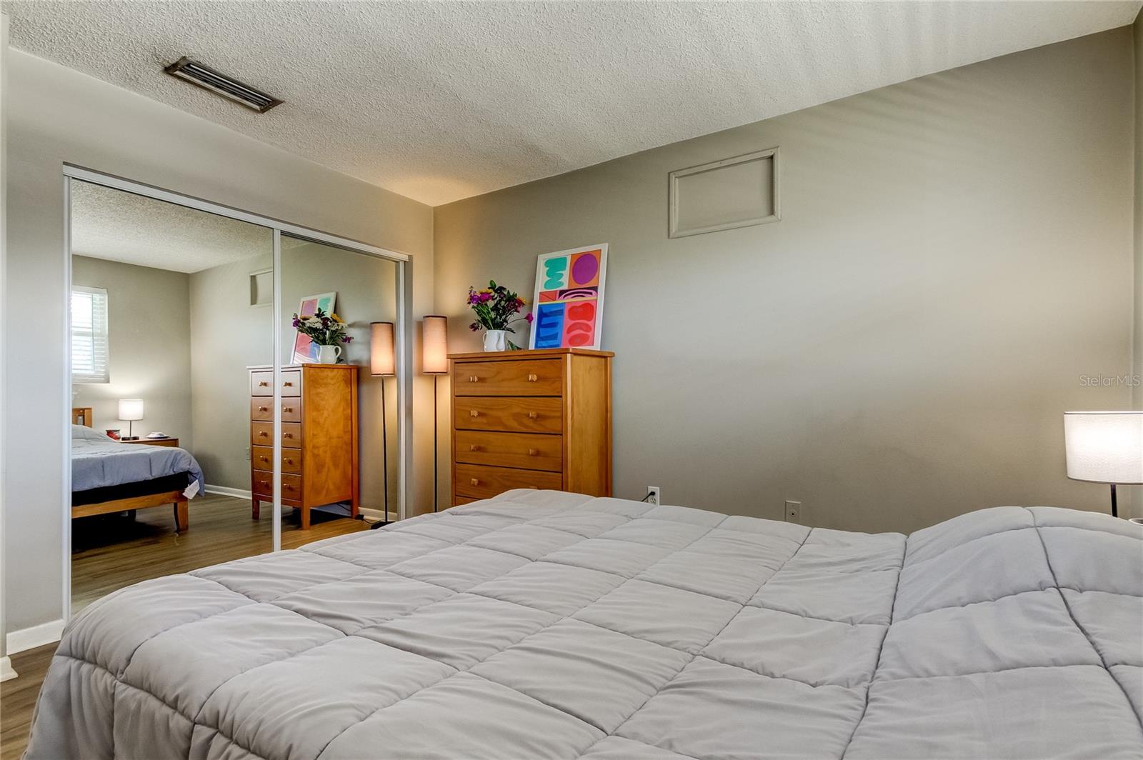 Primary bedroom w/Ensuite Bath