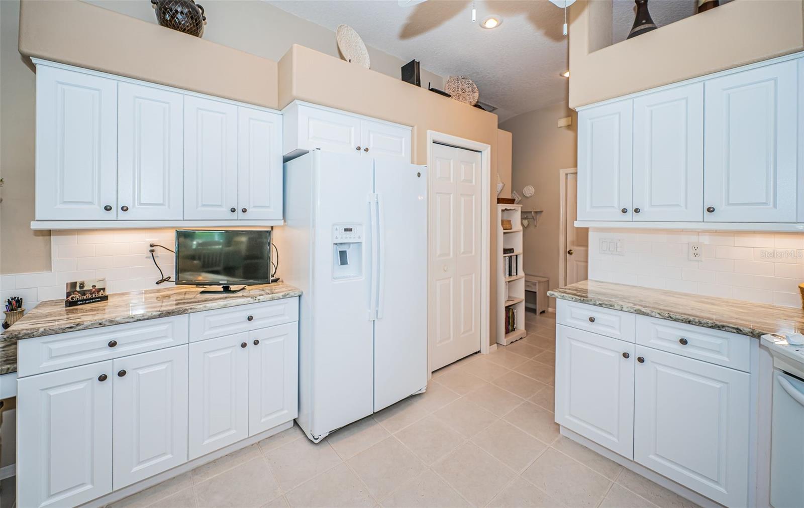 Tile backsplash, Closet pantry