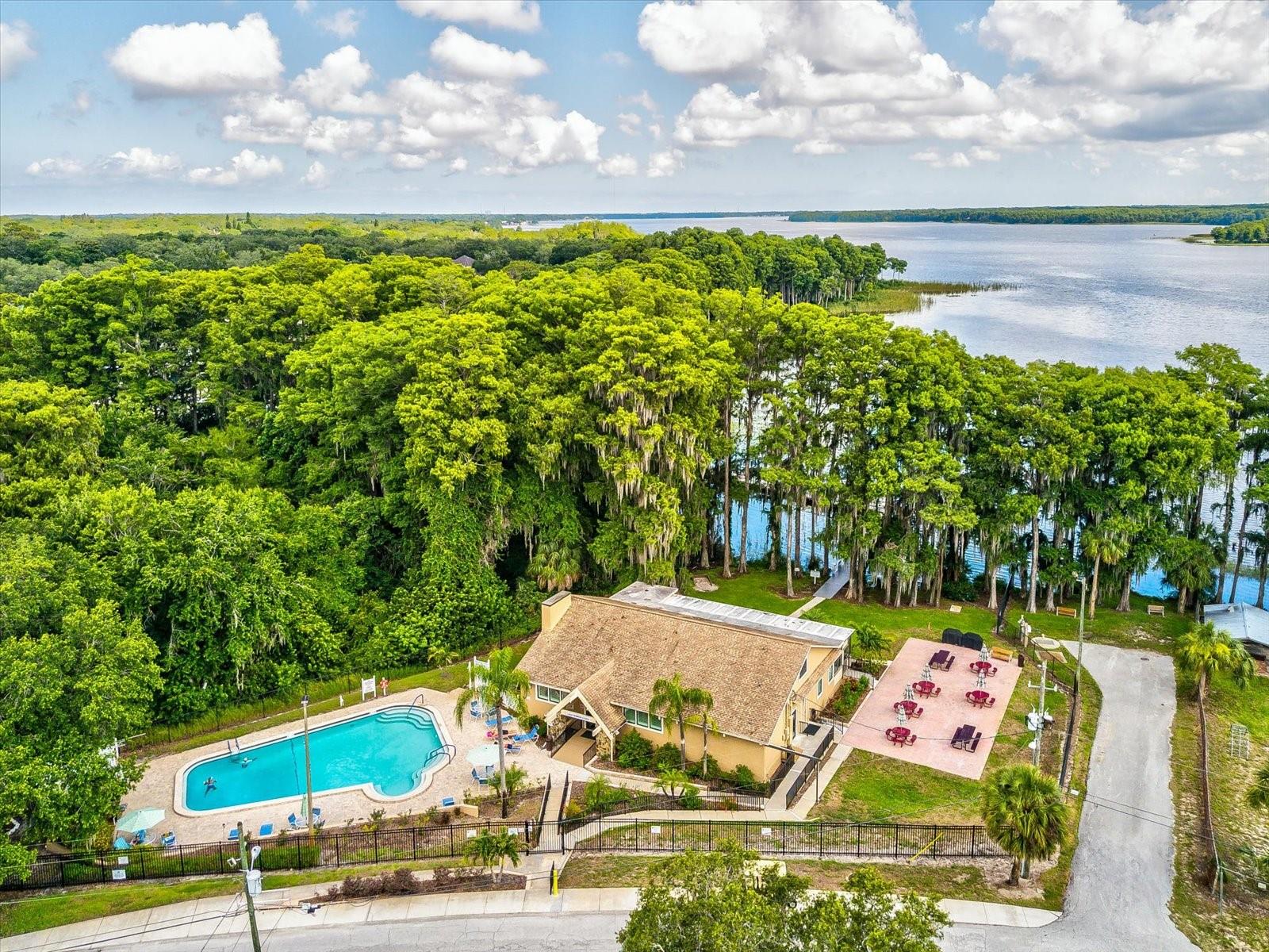 Lodge on Lake Tarpon with Heated Pool