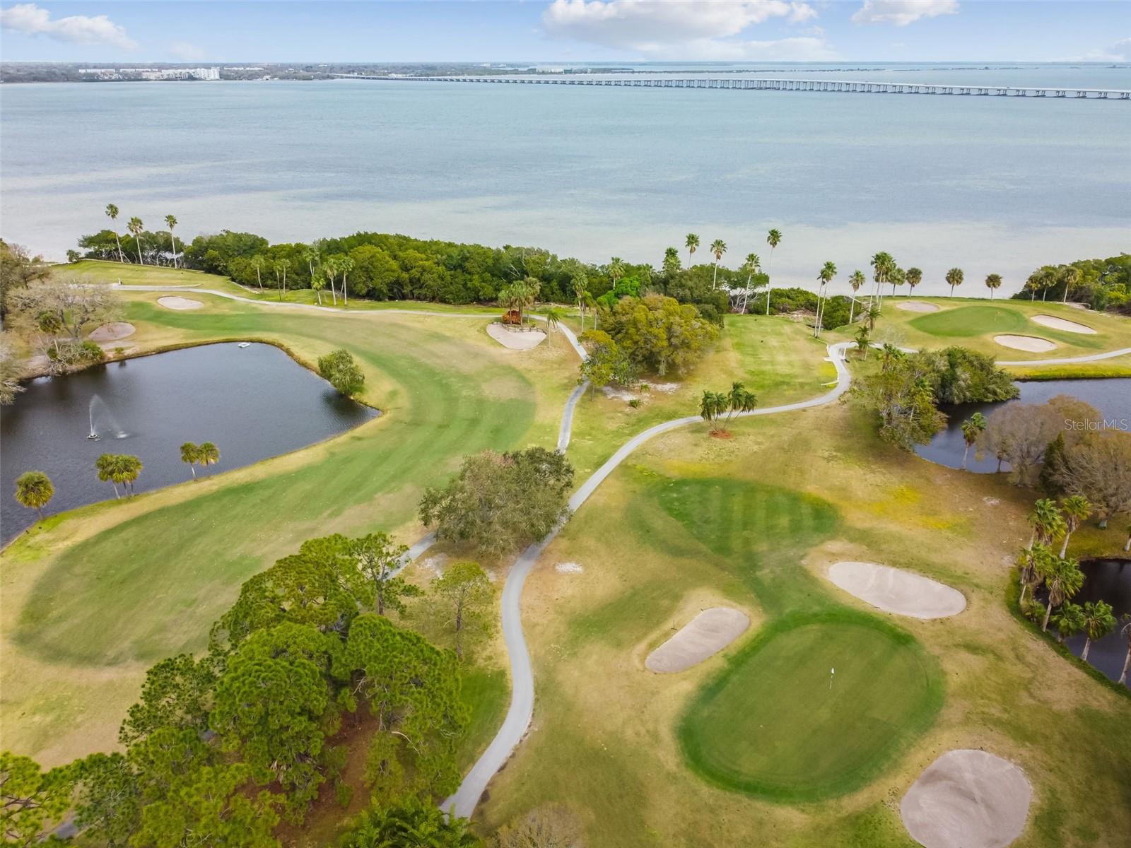 15th hole Condo looks over