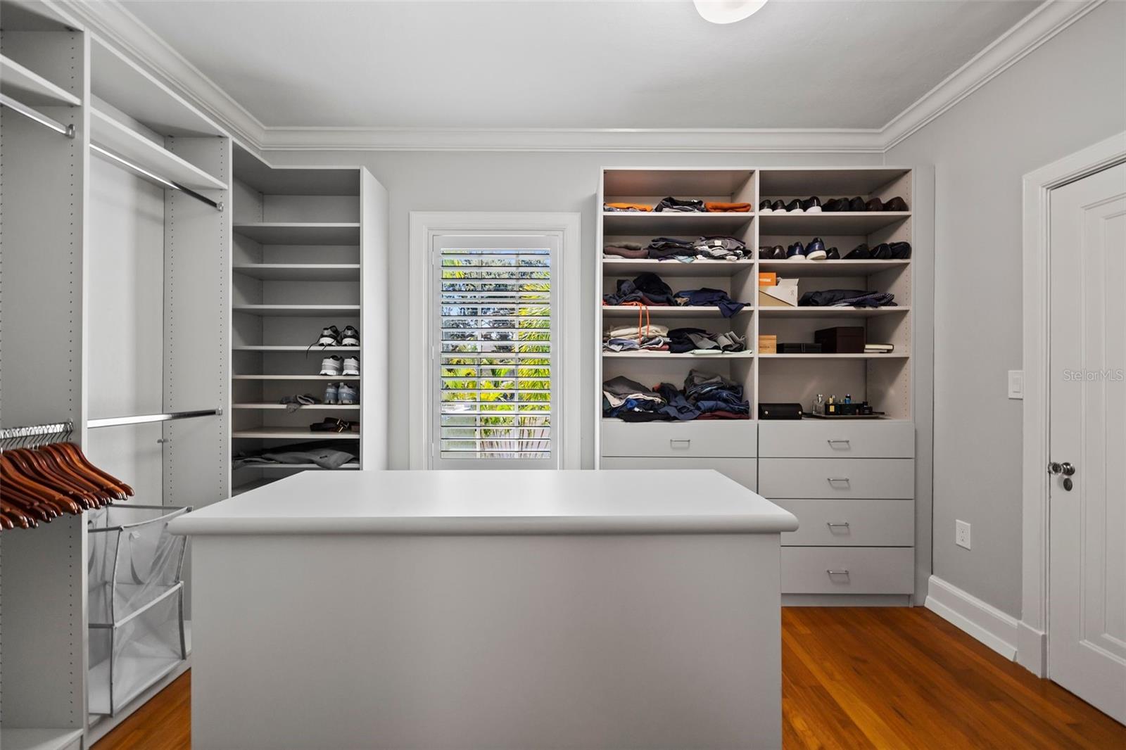 Walk-in Closet