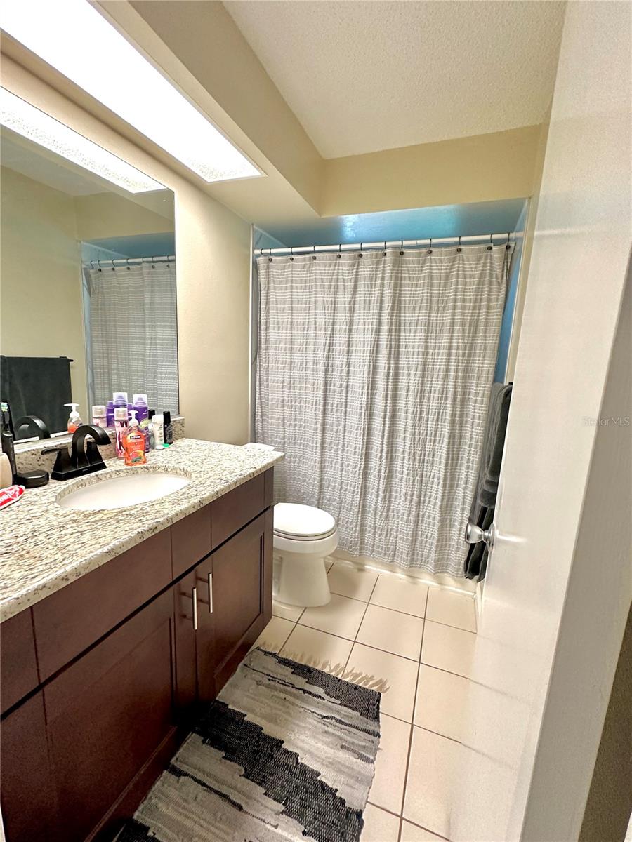 Unit 6027 bathroom