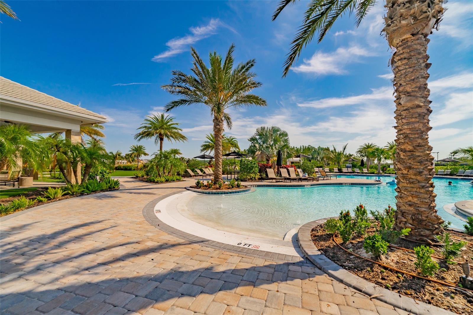 Zero entry pool that bends around to a lap pool