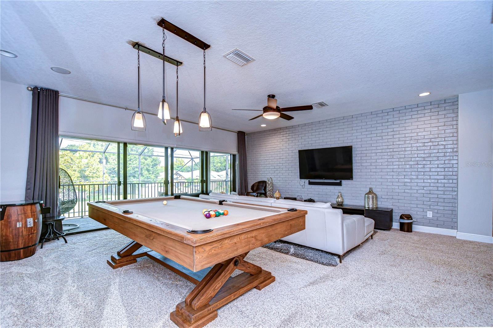 Huge upstairs bonus room with accent wall!