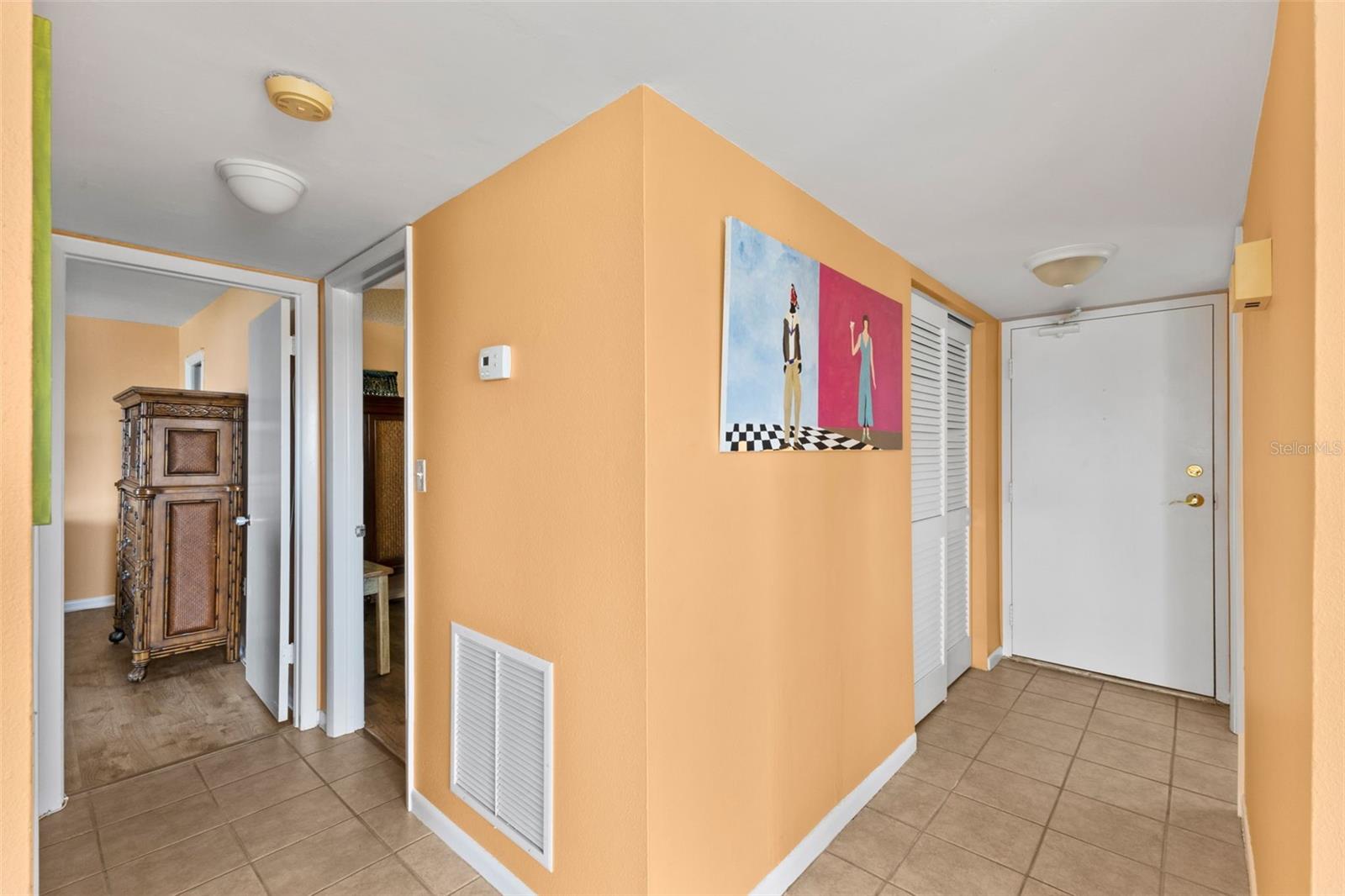 Hallway to the front door and to the bedrooms