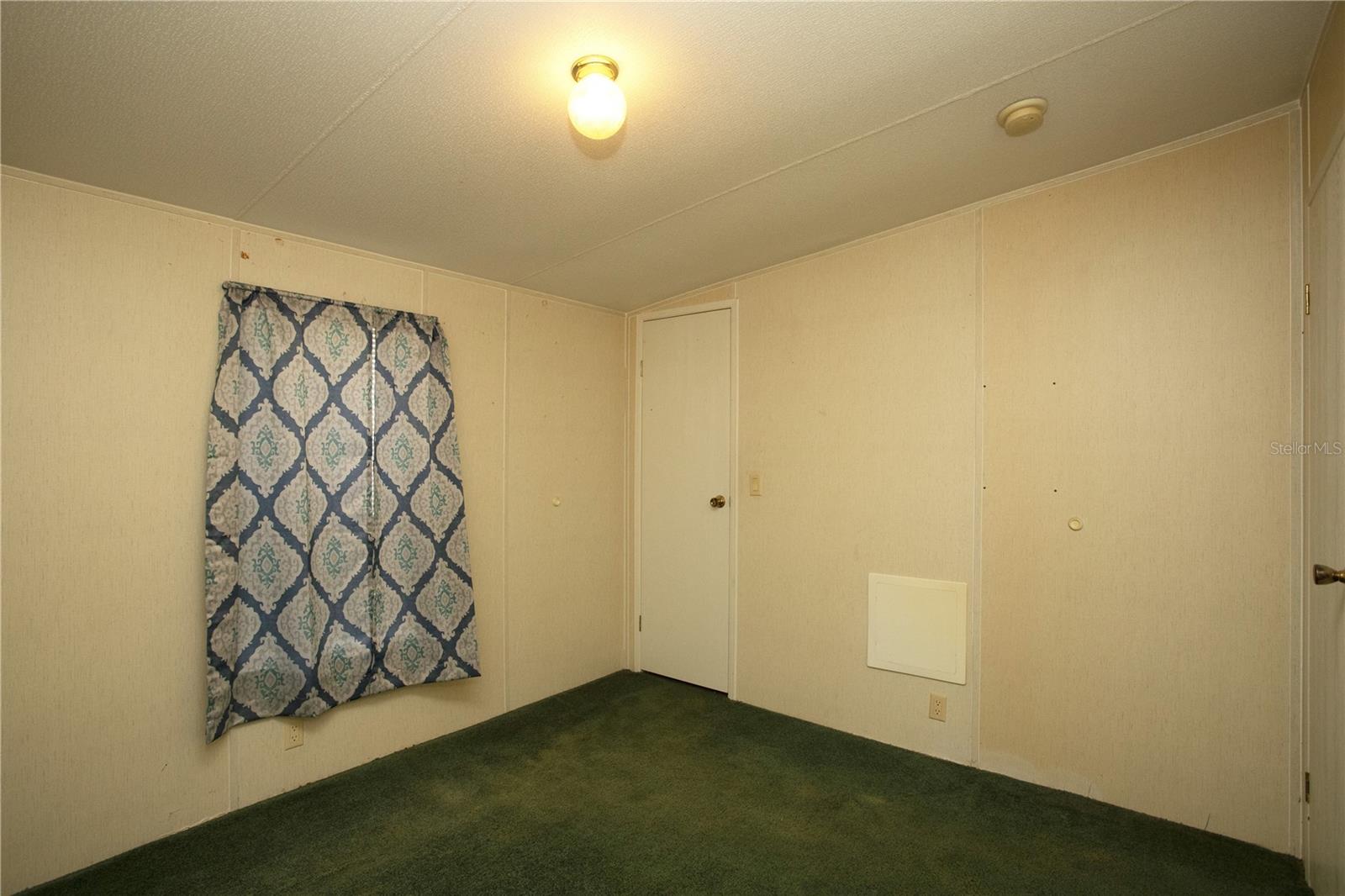 3rd bedroom has walk in closet