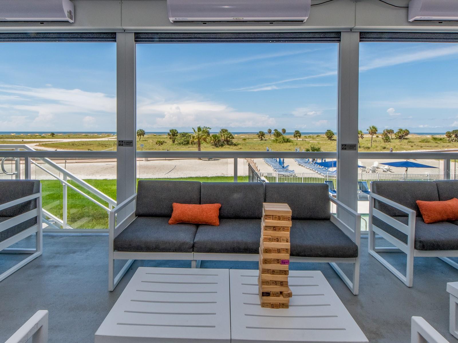 Relax in the Gulf front Ocean Bar