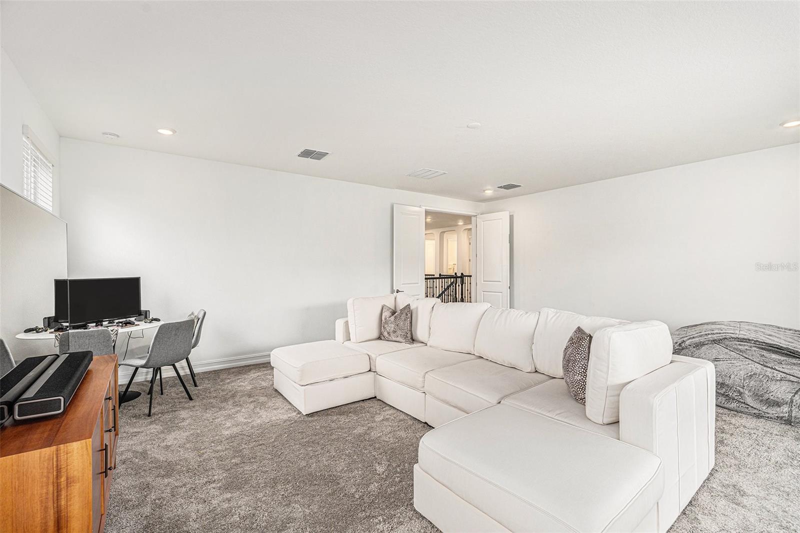 Loft/Second floor bonus room with balcony access