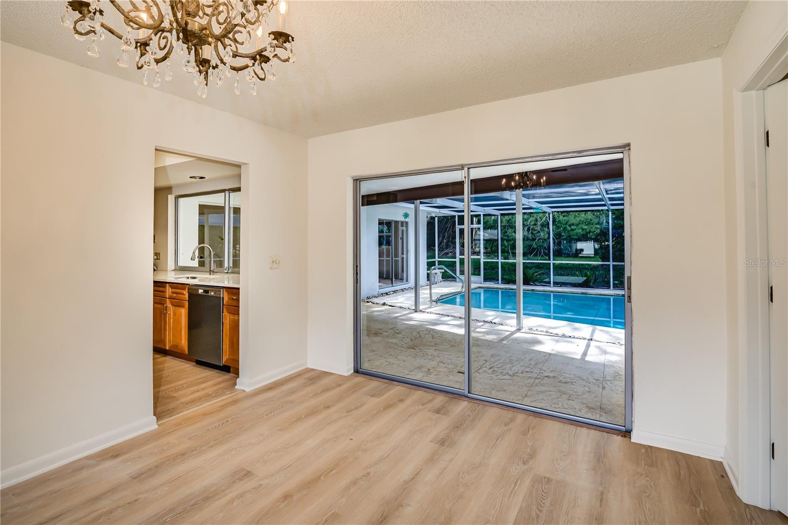 Dining Room-Lanai