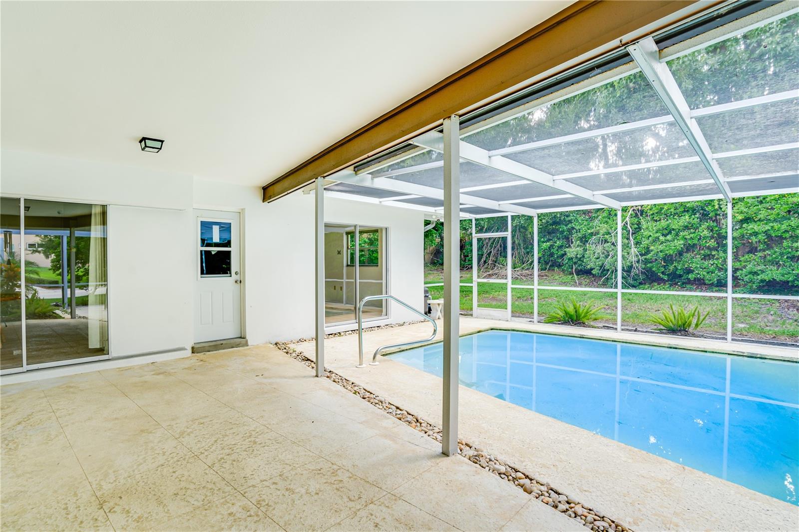 Covered Lanai-Pool