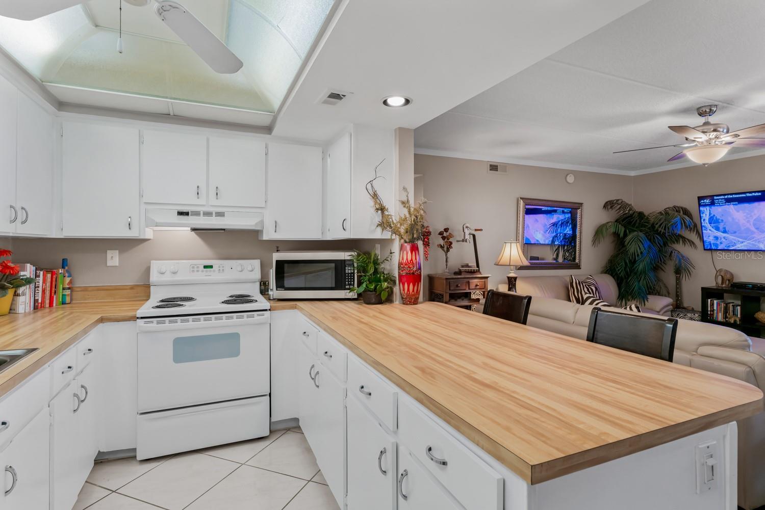 Views into the living area, great for entertaining.