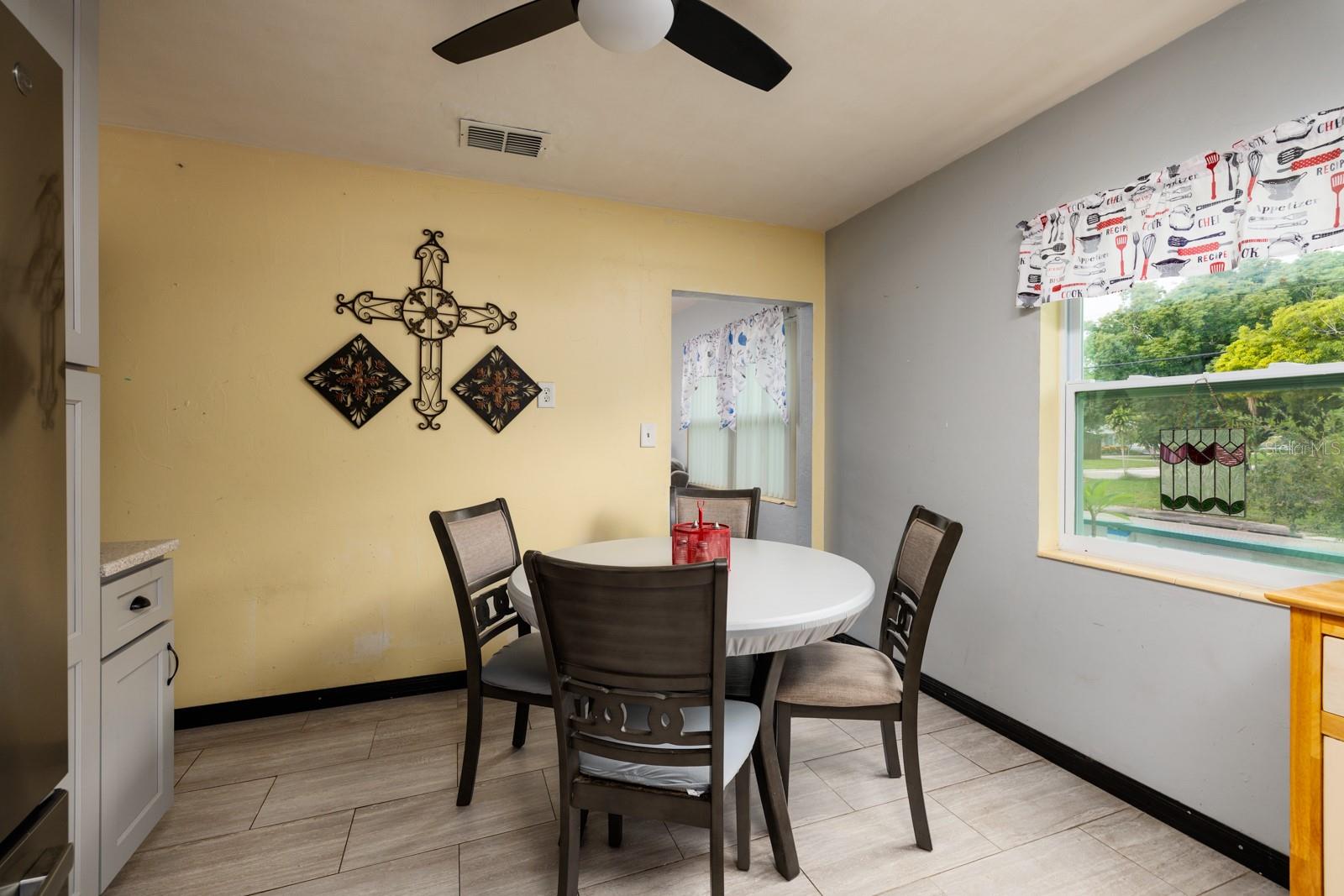 Kitchen Dining Area