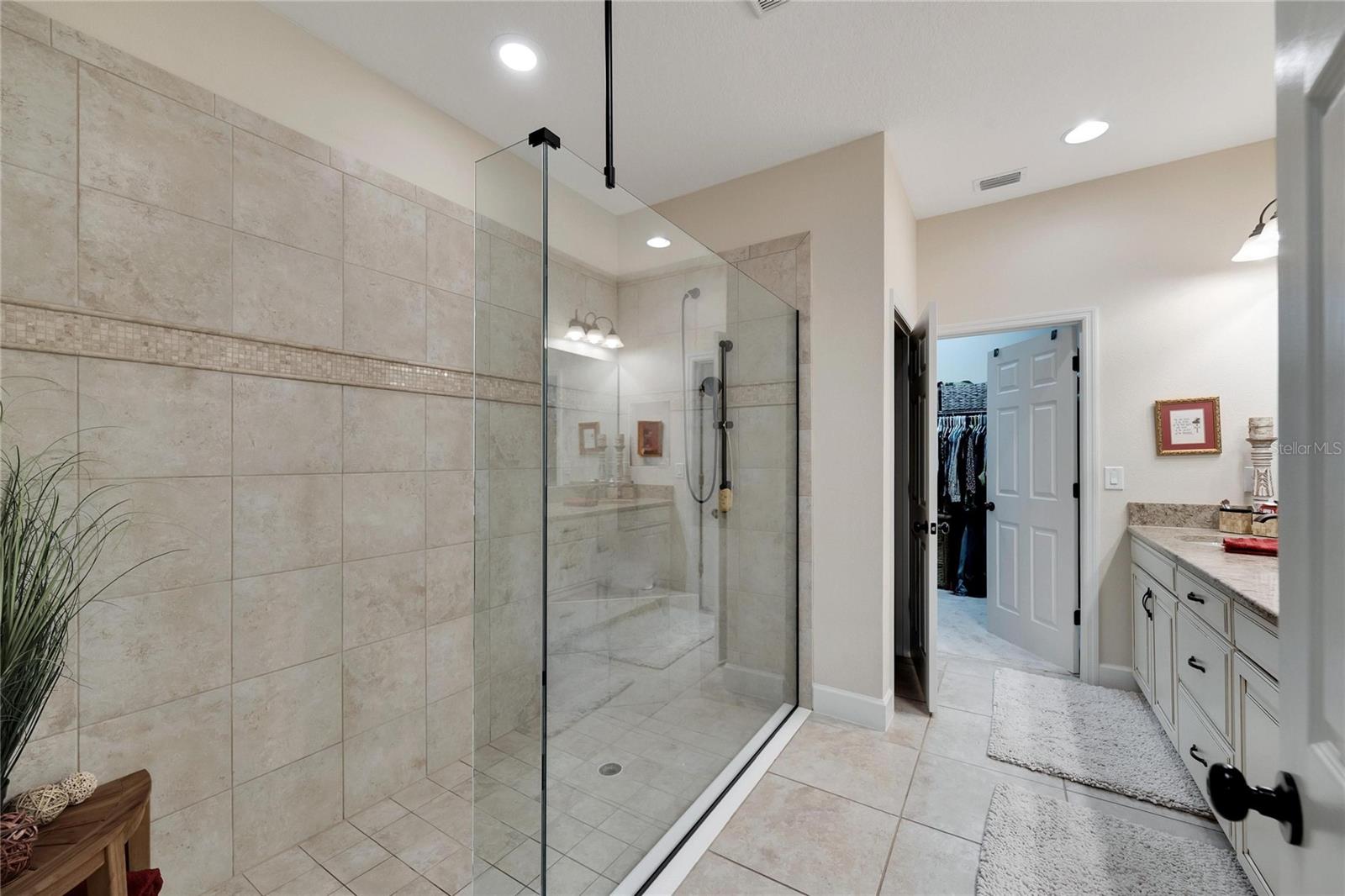 Master bath at 12304 Terracina Chase Ct