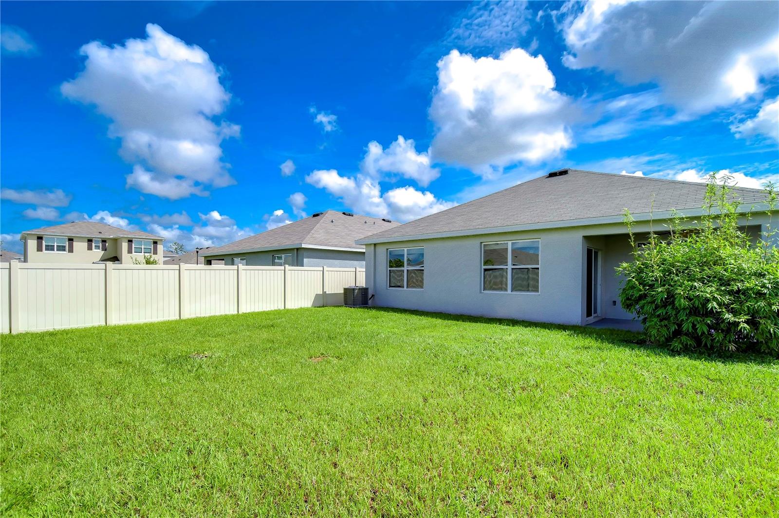 Spacious backyard!