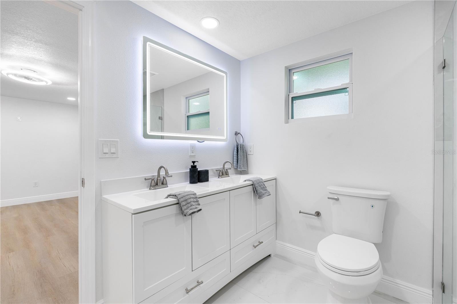 master bath vanity w/2 sinks