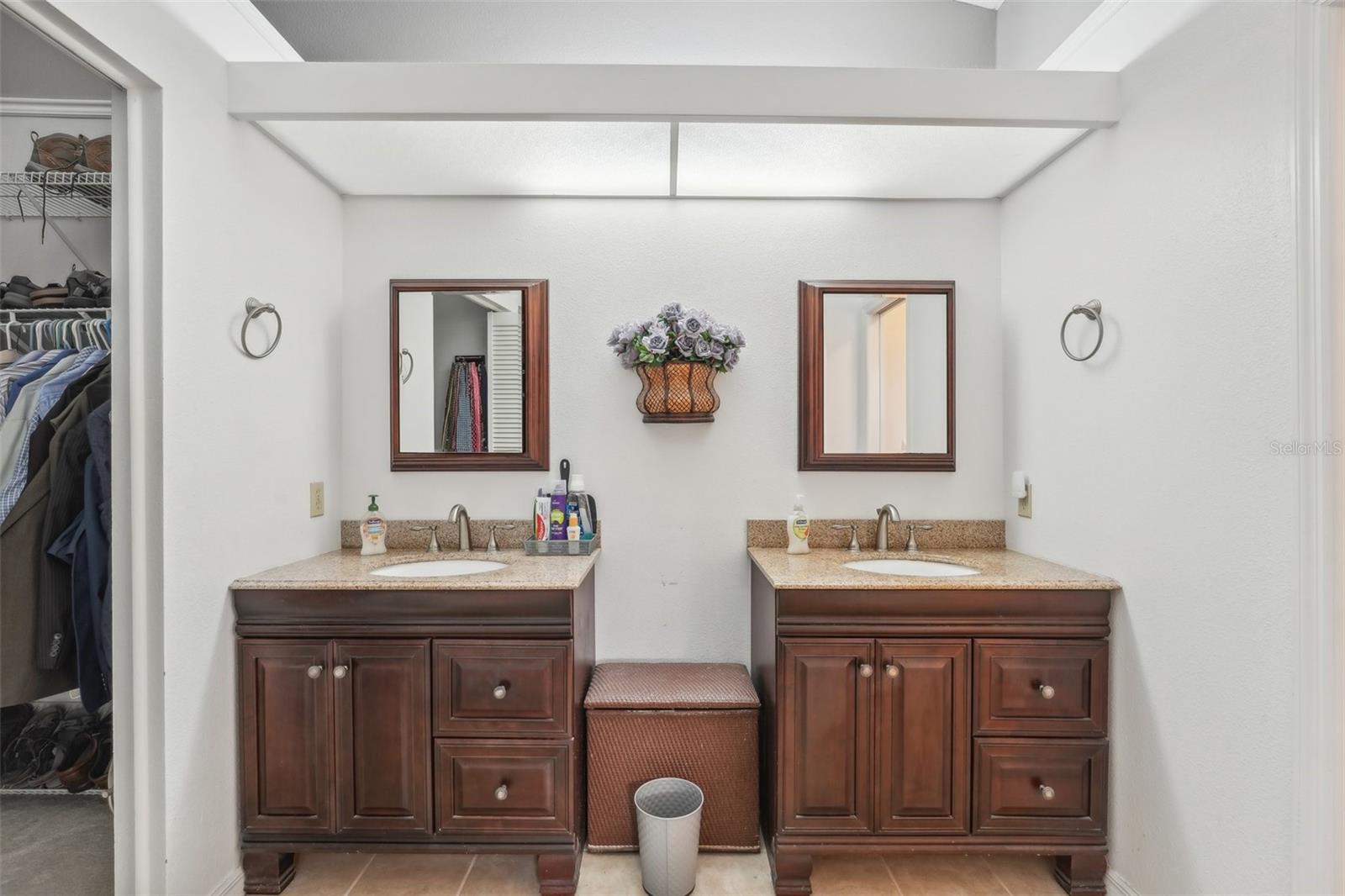 Large primary bath with walk in closet