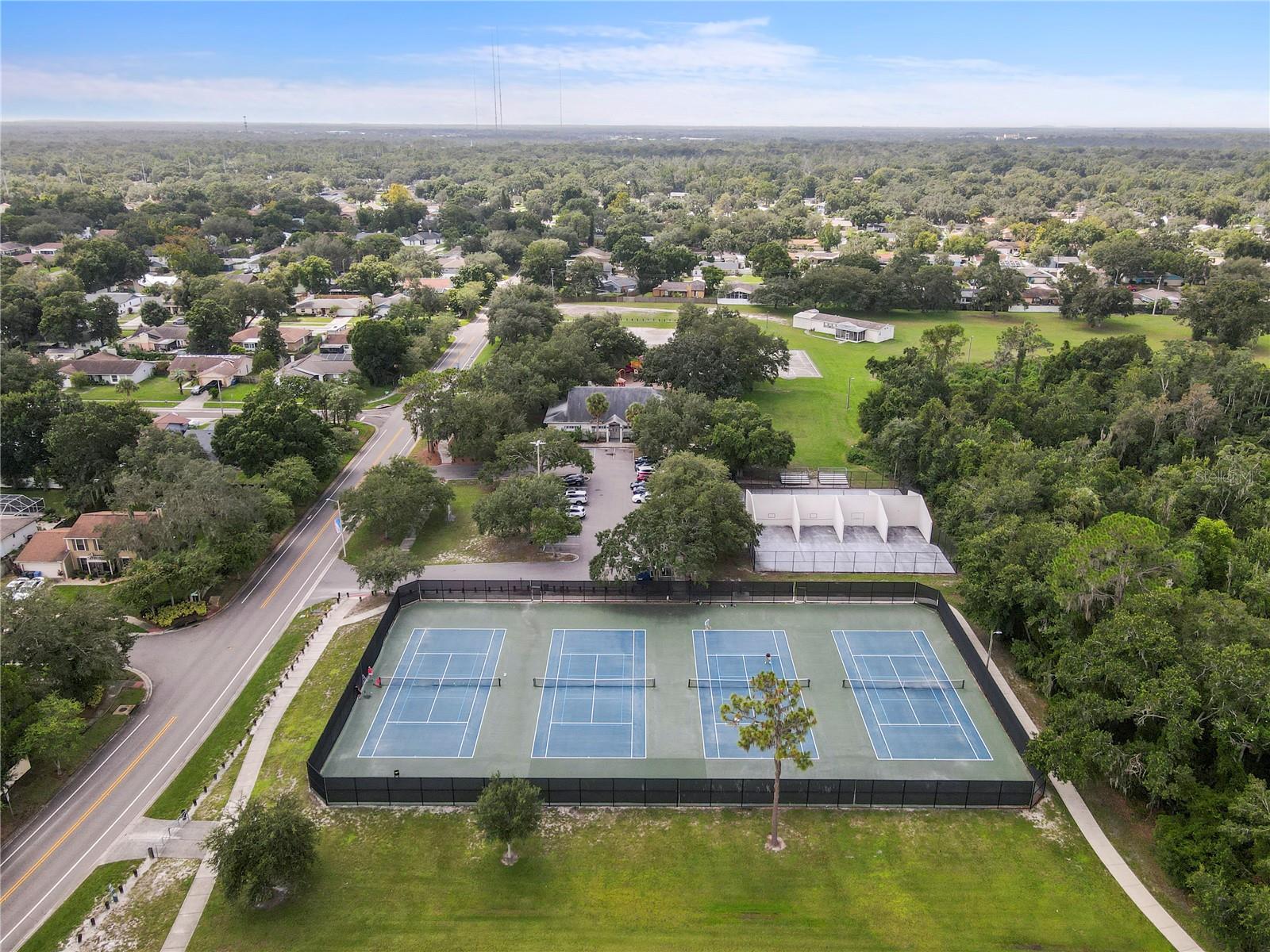 Tennis & Pickle Ball Courts