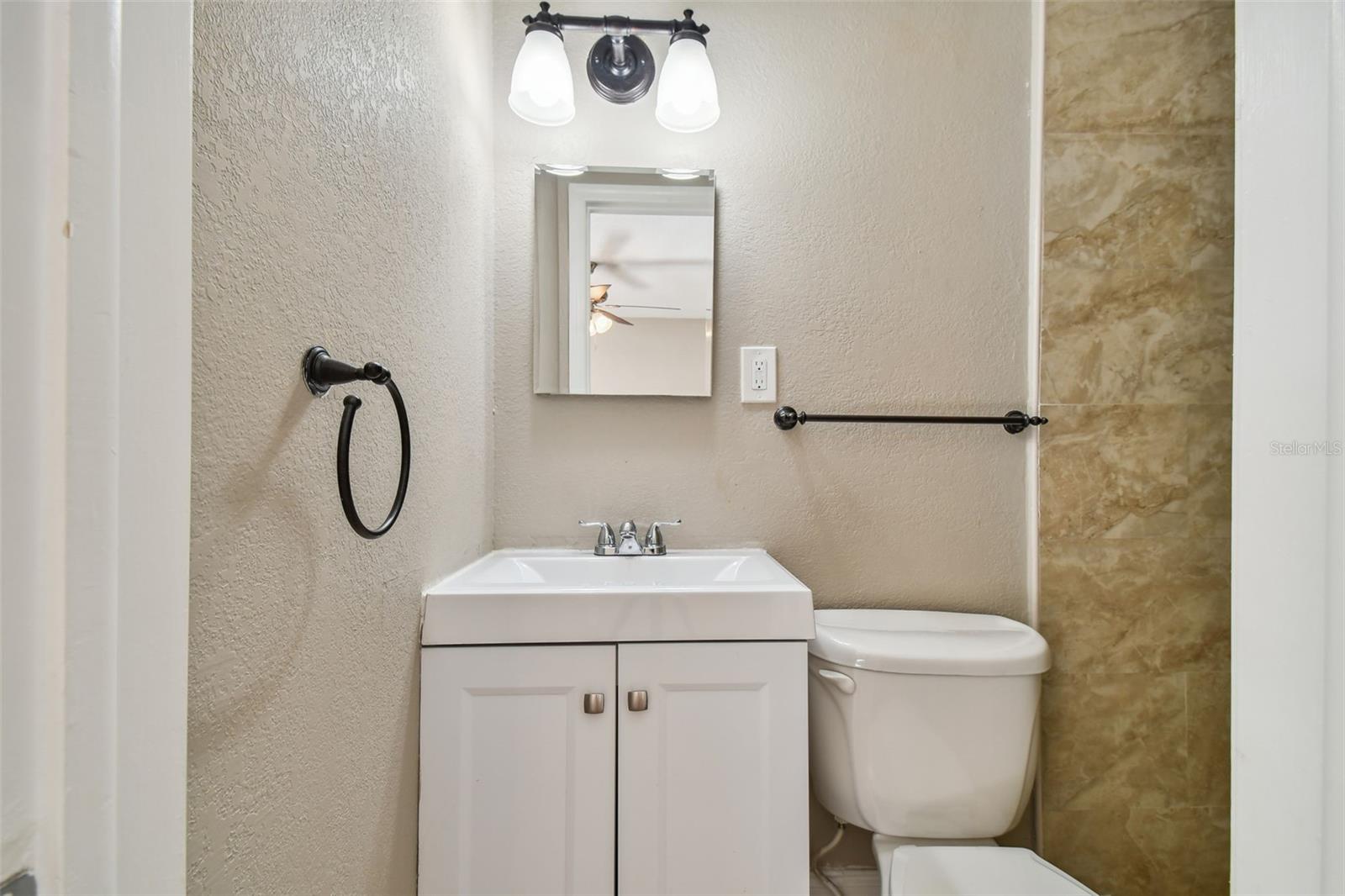 BATHROOM 2 VANITY SHOWER