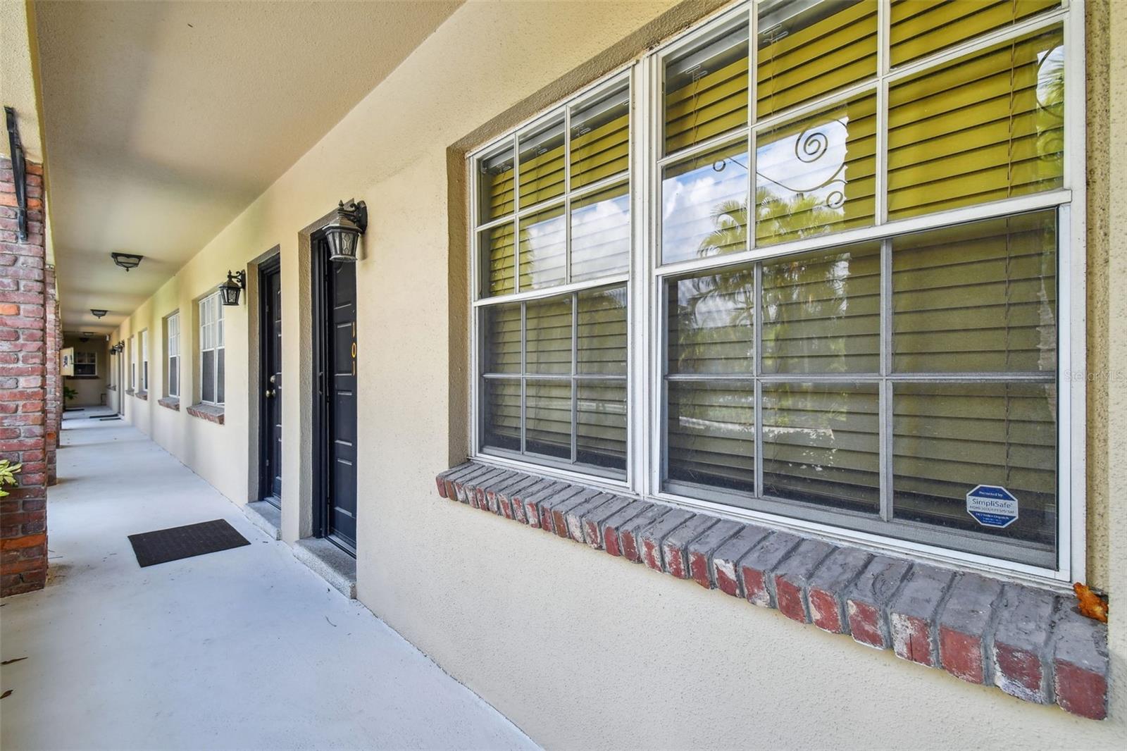 FRONT DOOR WINDOW