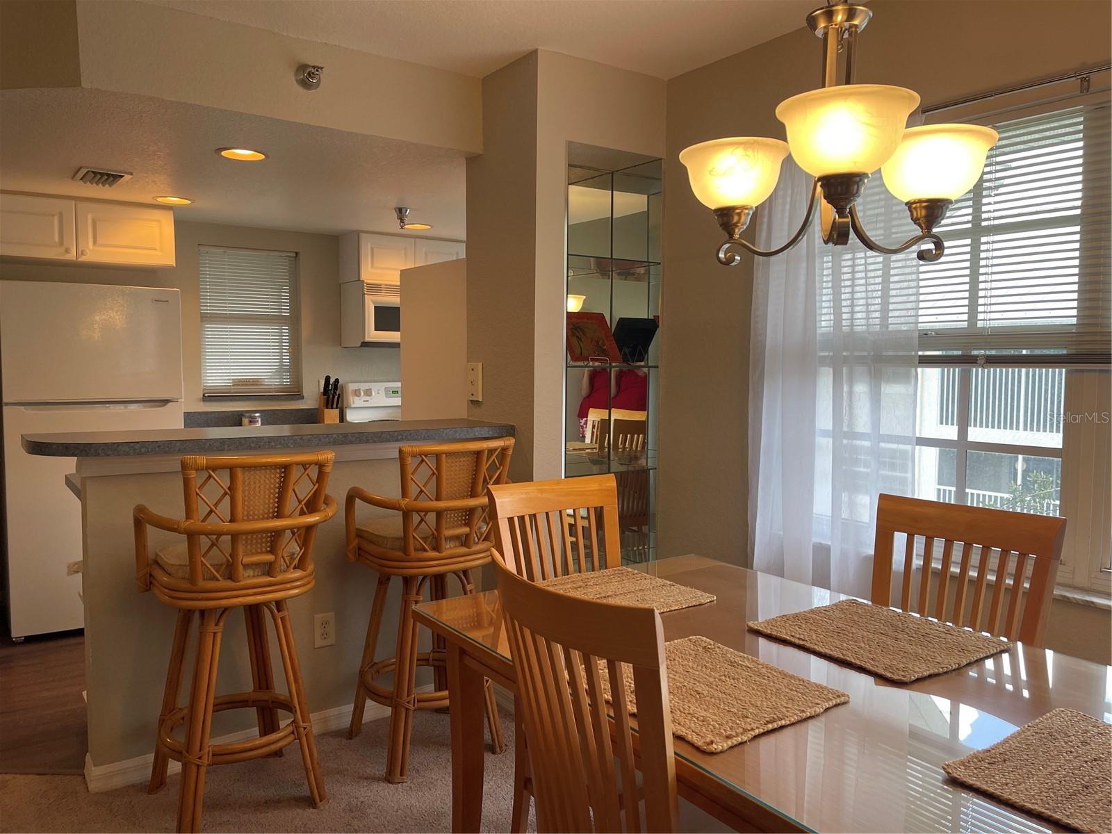 Mirrored built in shelves in dining room