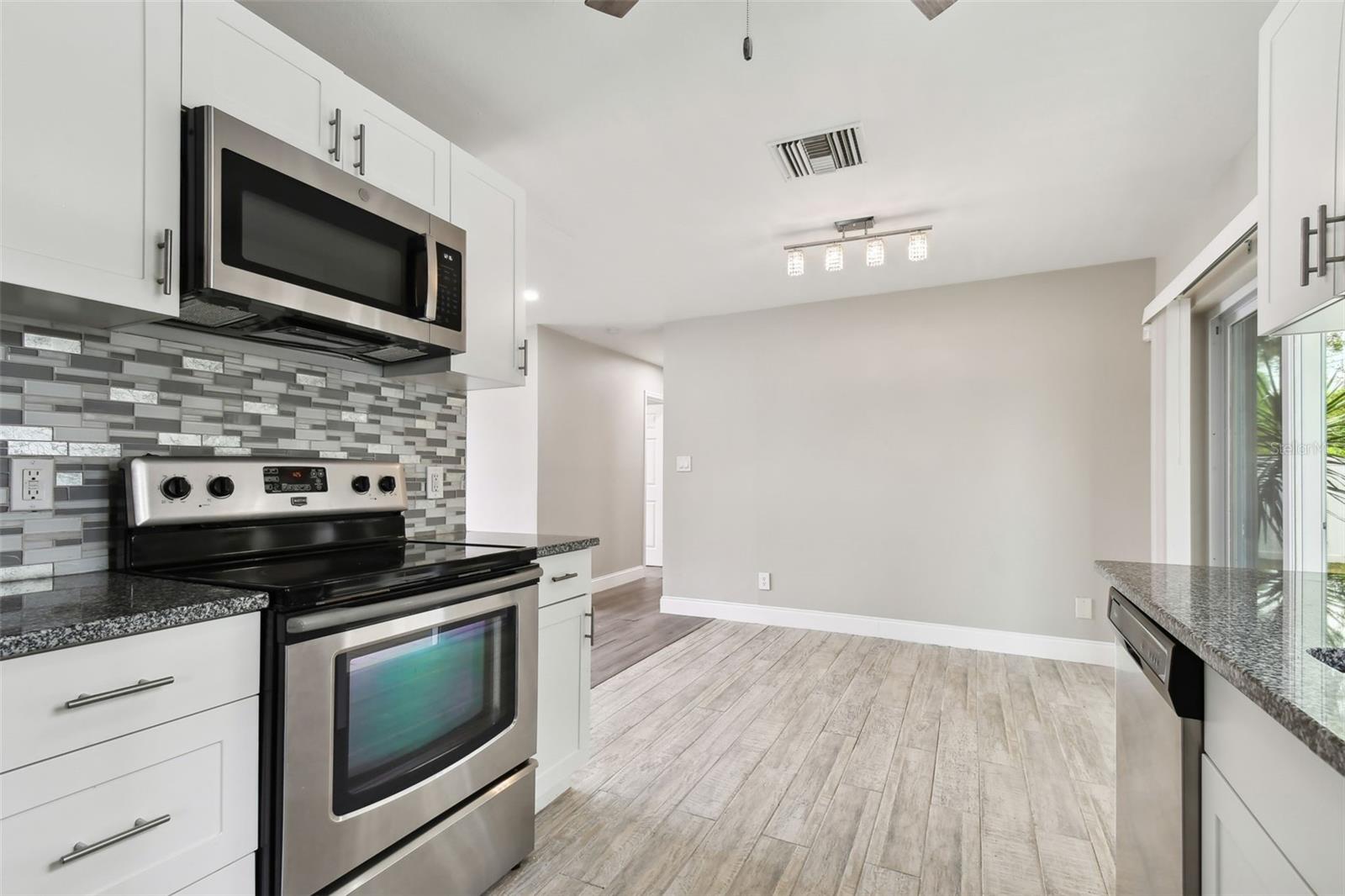 Kitchen/Dining Area