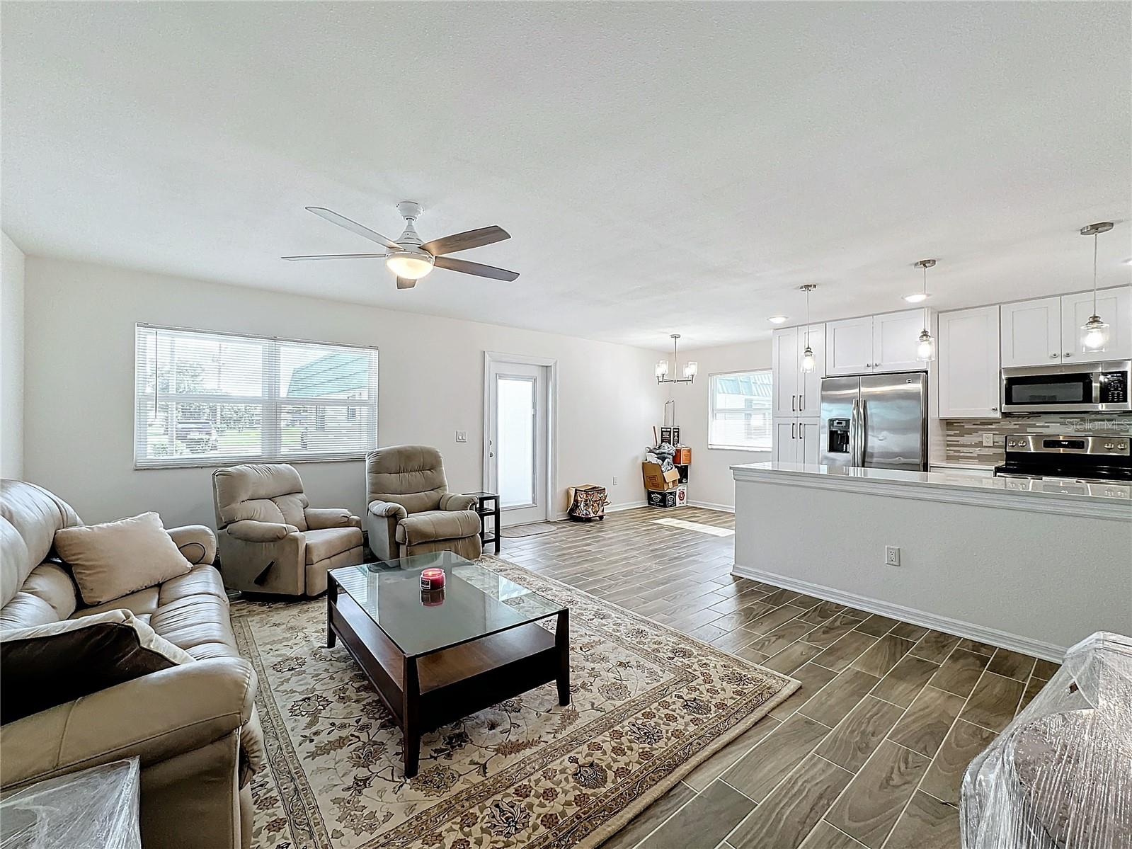 KITCHEN/DINETTE/LIVING ROOM COMBO