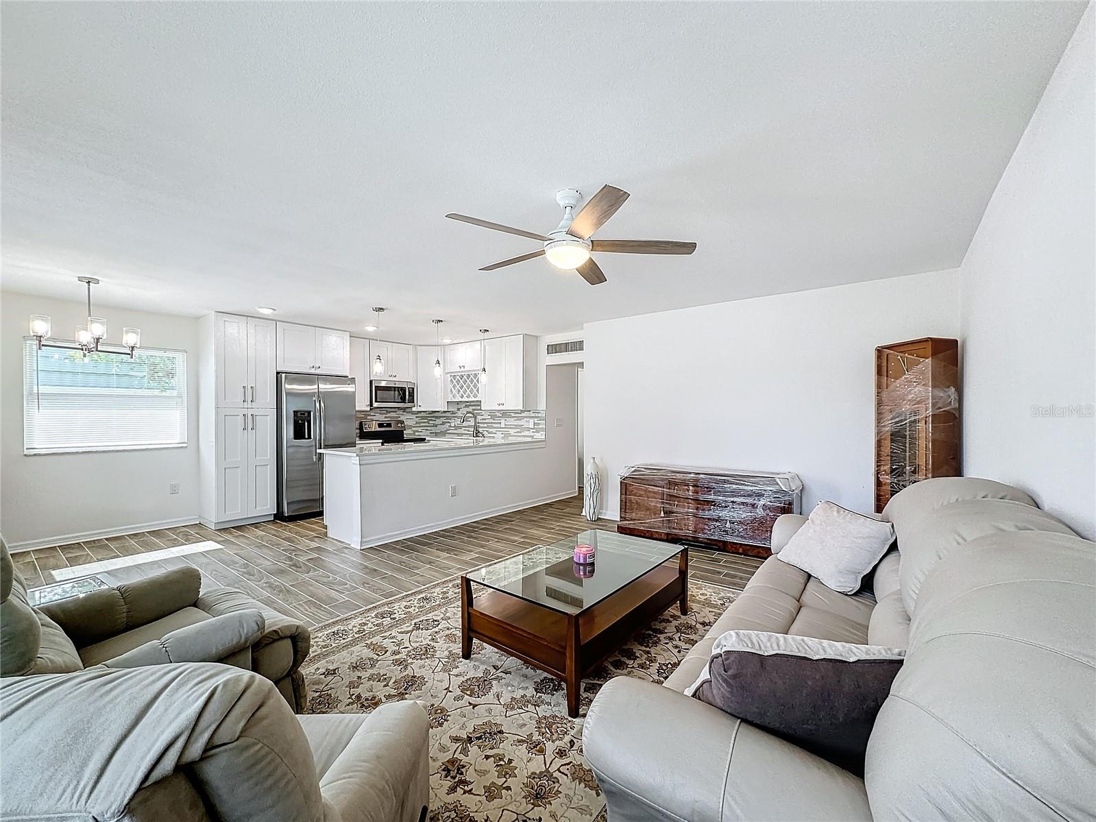 KITCHEN/DINETTE/LIVING ROOM COMBO