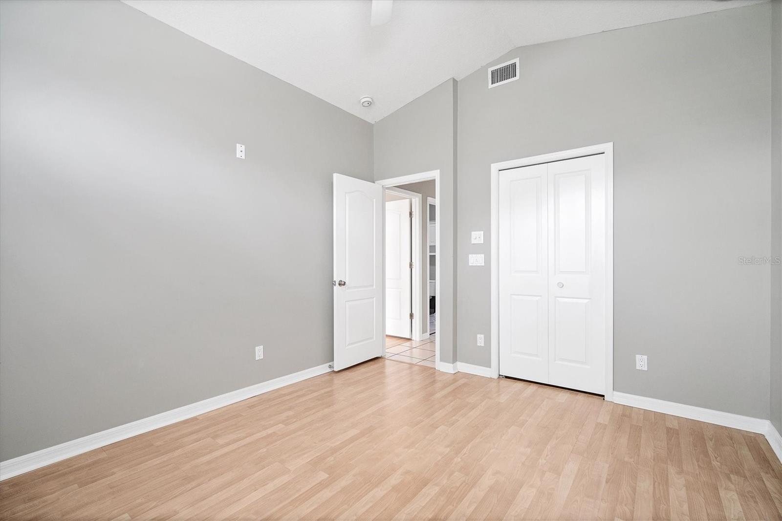 Vaulted ceiling with ceiling fan