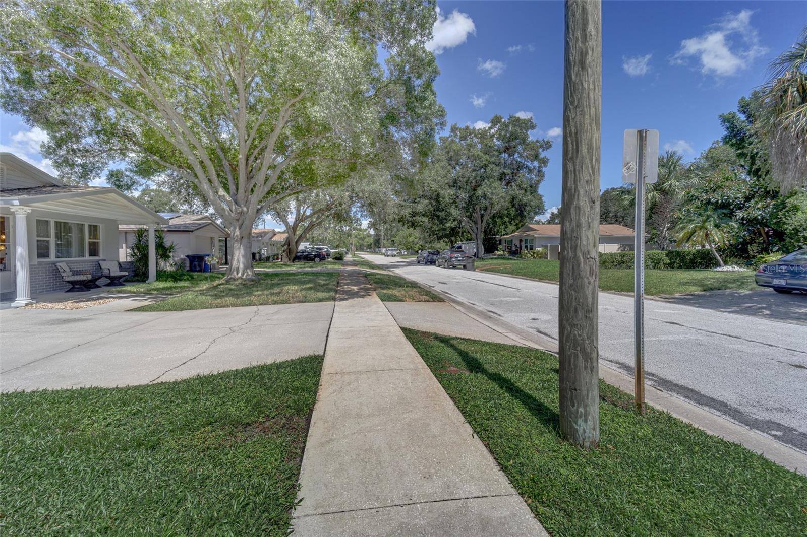 View looking North on Stewart Avenue one block from Fossil Park